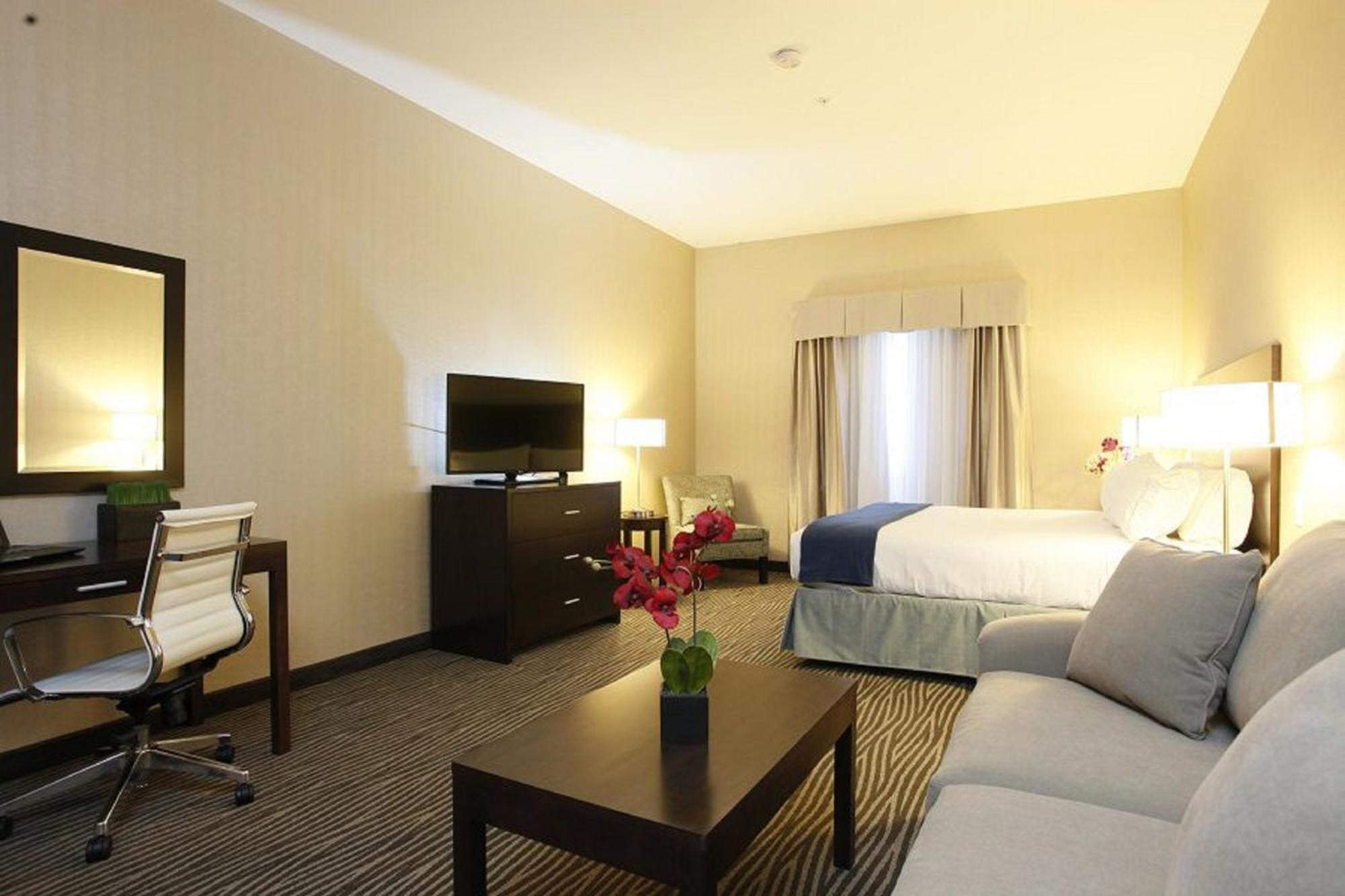 Holiday Inn Express Fort St John By Ihg Fort St. John Zewnętrze zdjęcie
