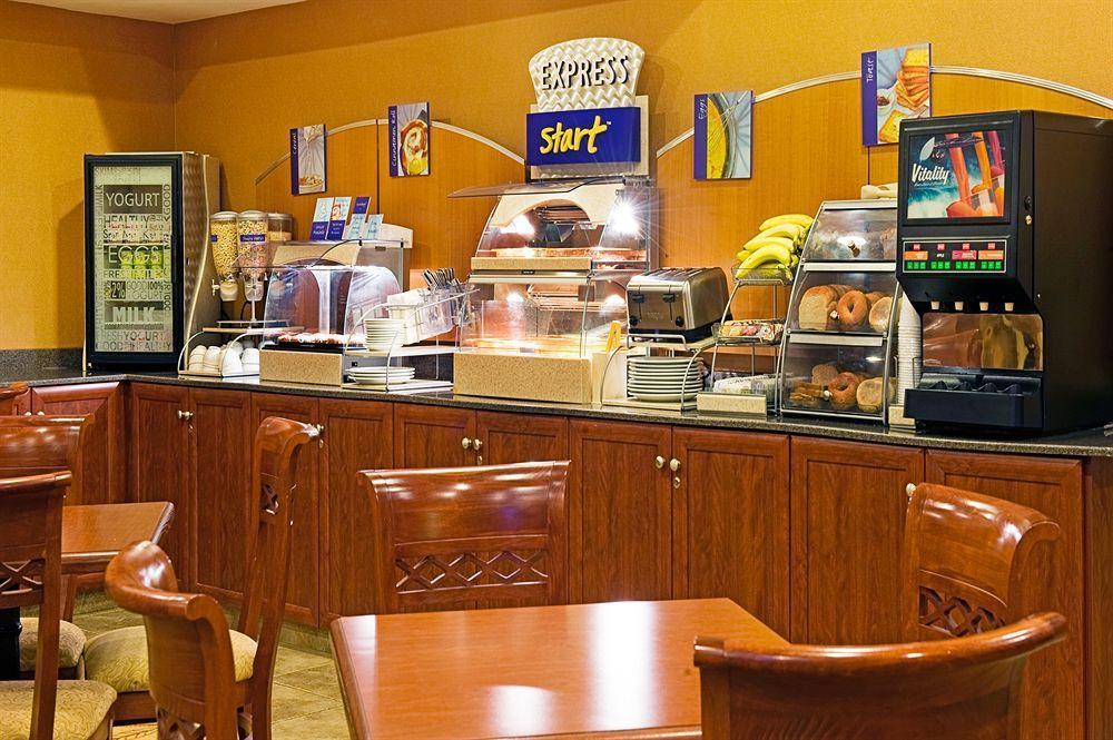 Holiday Inn Express Fort St John By Ihg Fort St. John Zewnętrze zdjęcie